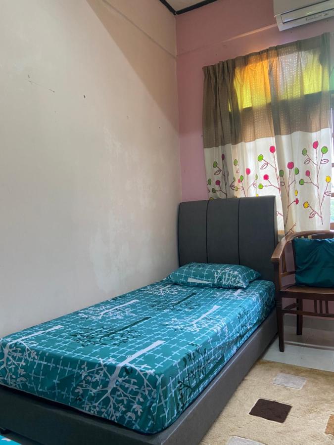 Aryaty Stay Pantai Batu Buruk Куала-Тренгану Экстерьер фото